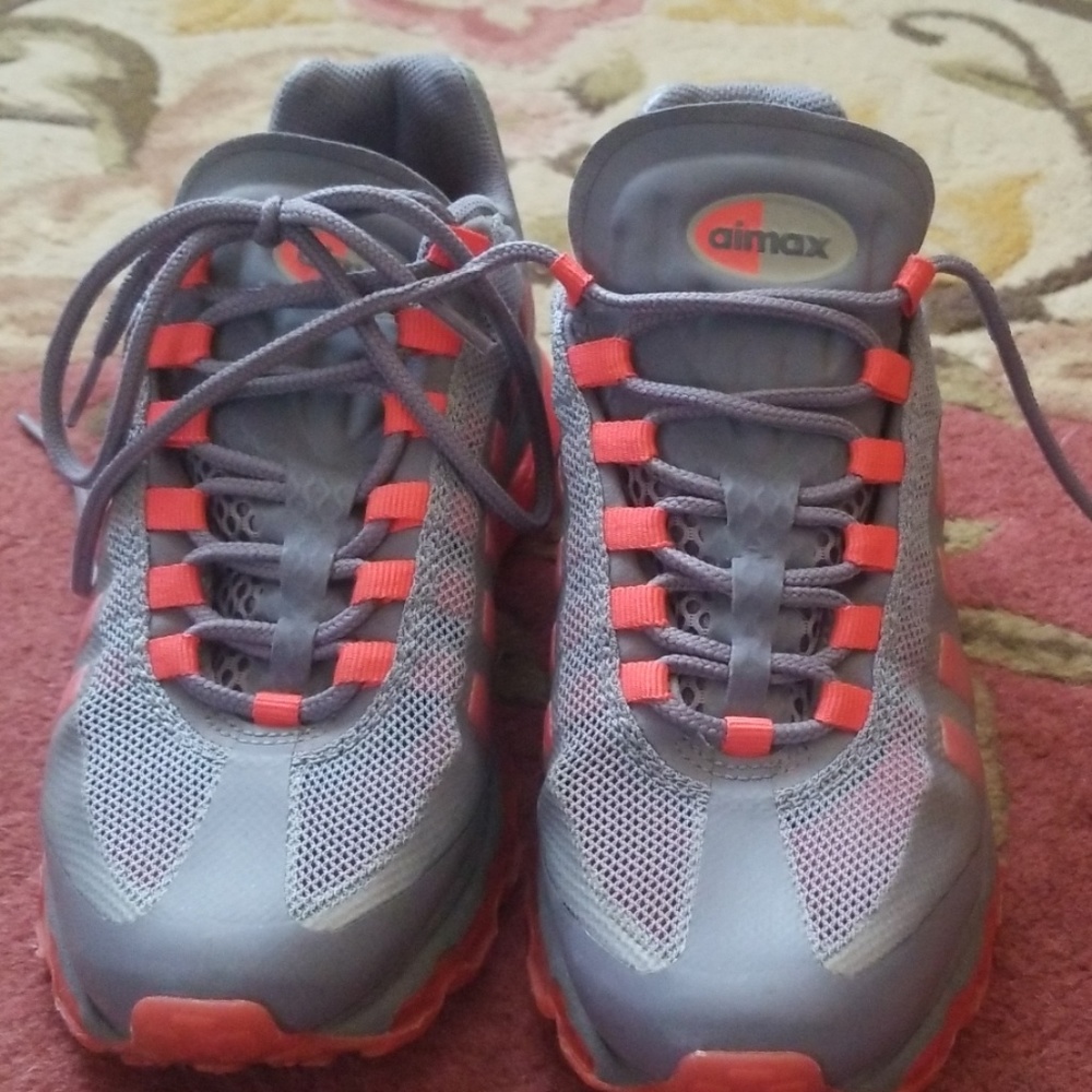 Nike aim max